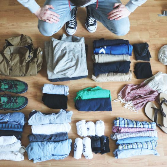 Weltreise Packliste für Männer: Kleidung