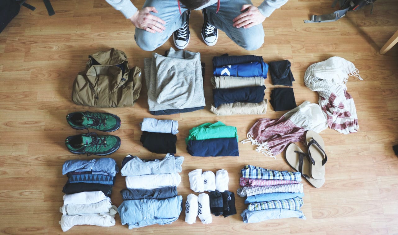 Weltreise Packliste für Männer: Kleidung für Backpacking