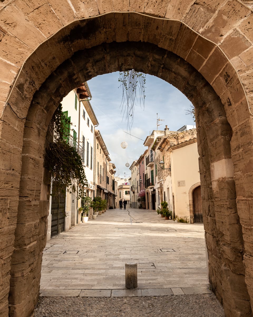 Alcudia - Reisetipps für Mallorcas Norden - Stadttor