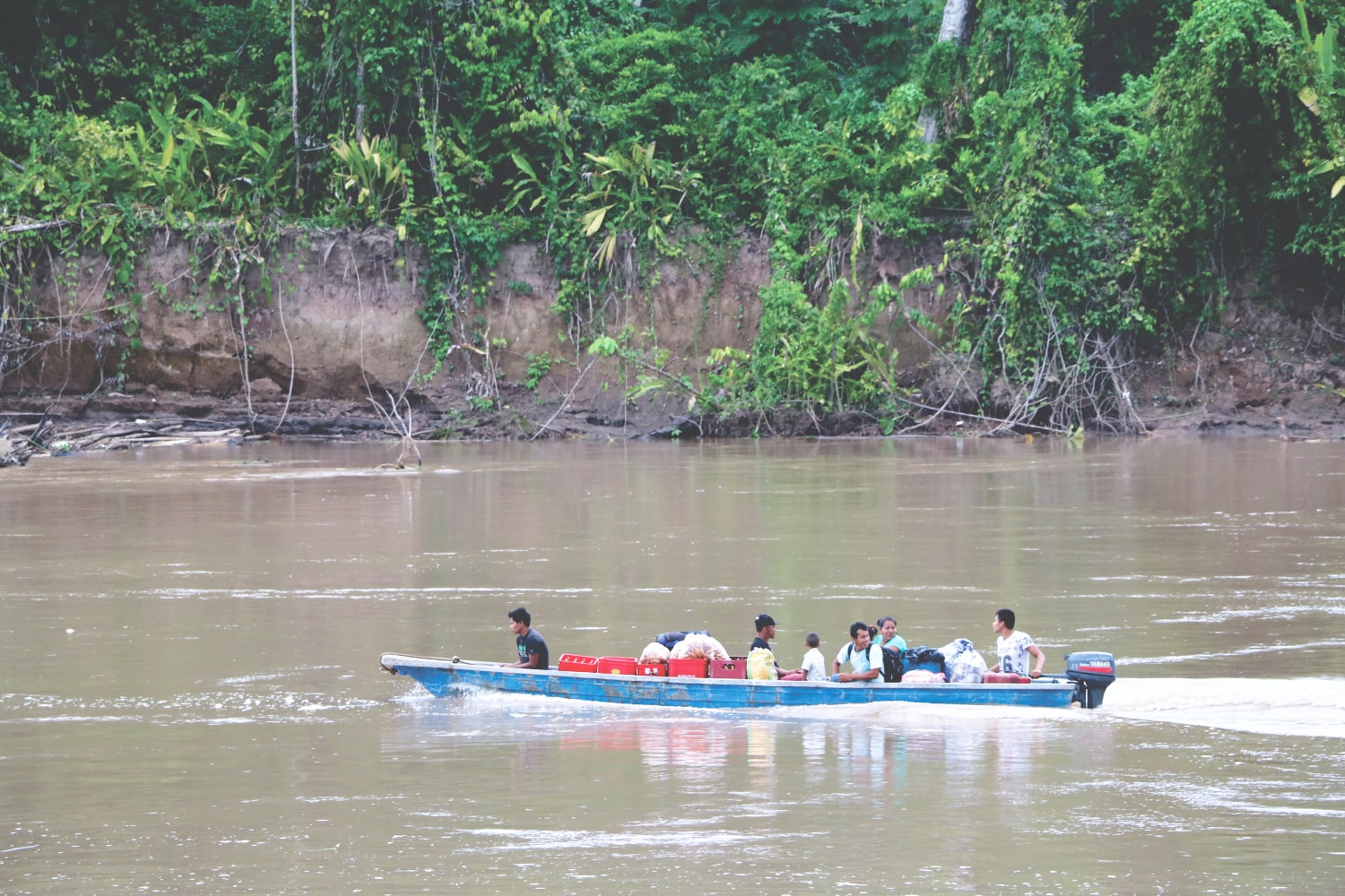 Kanu im Amazonas in Peru
