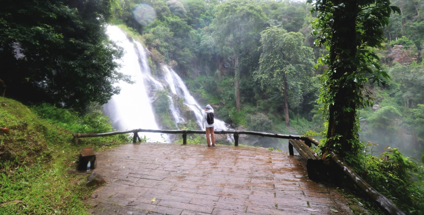 Großer Wasserfall im Doi Inthanon Nationalpark