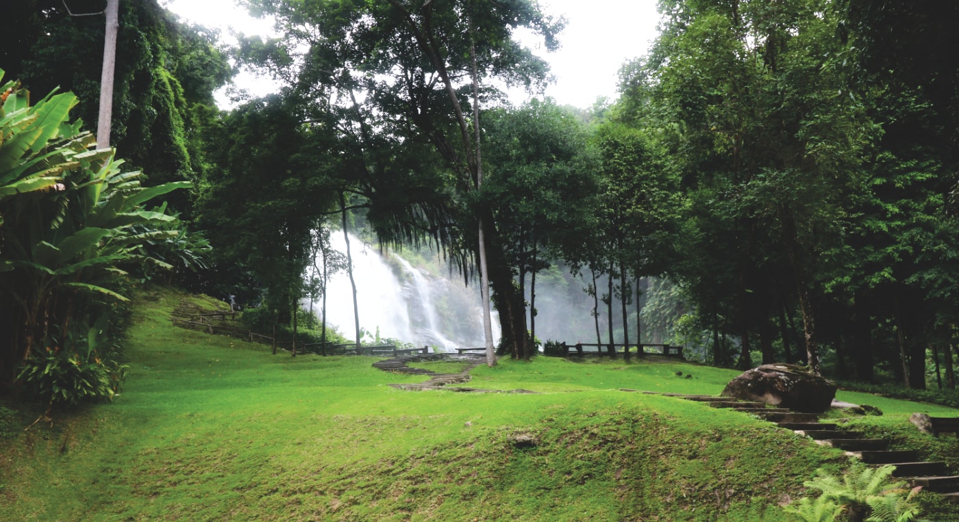 Am Wasserfall im Doi Inthanon Nationalpark