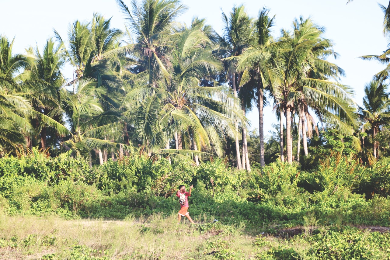 Kind spielt in Donsol auf den Philippinen