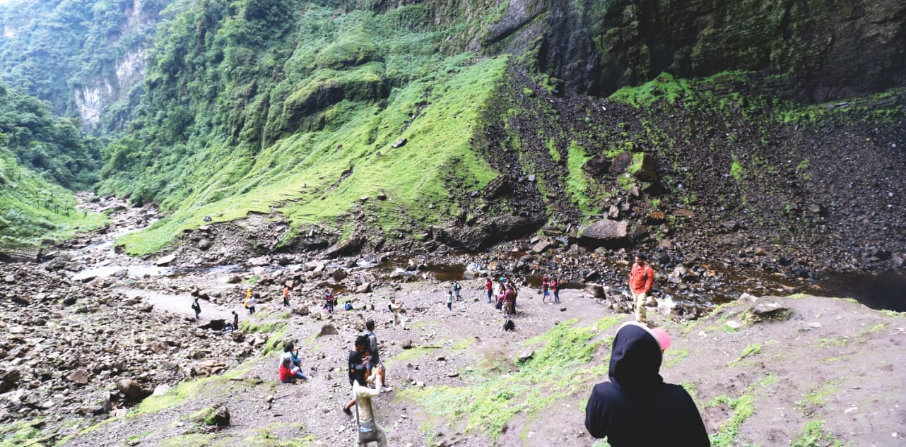 Am Fuße des Gocta Wasserfalls in Peru