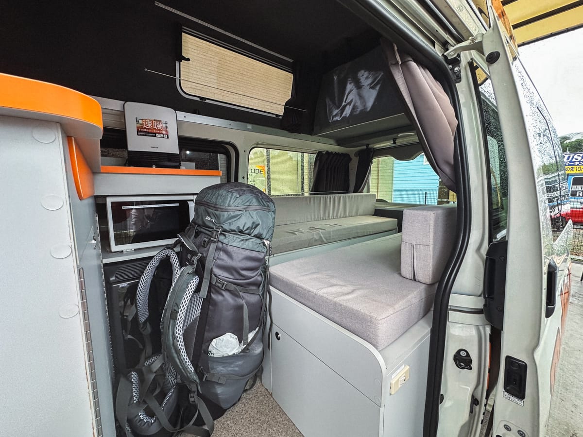Japan Camper - Innenraum & Küchenzeile