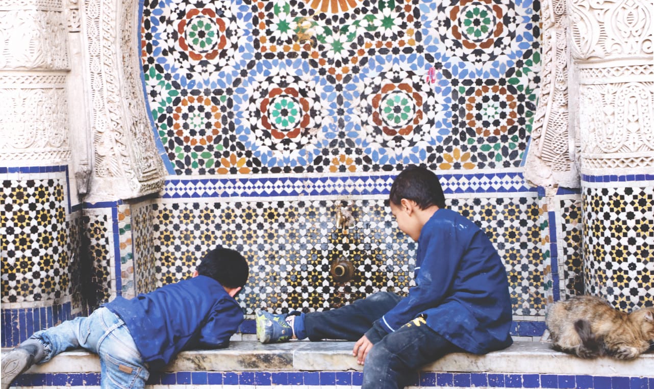 Kinder in der Medina von Fes