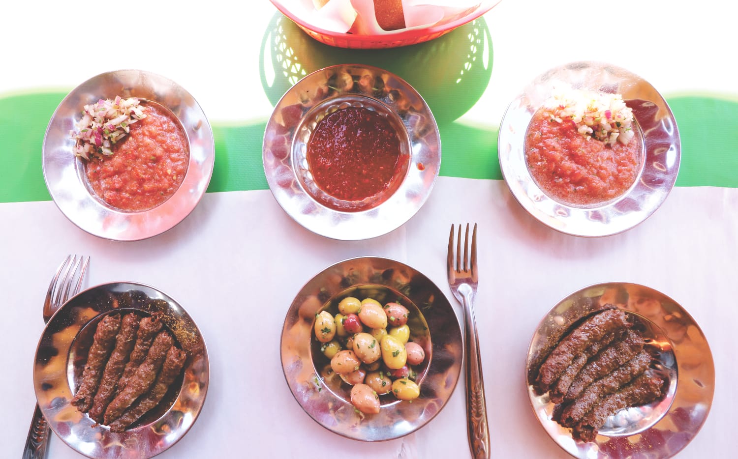 Marokko typisches Essen und Trinken - Kefta / Brochette