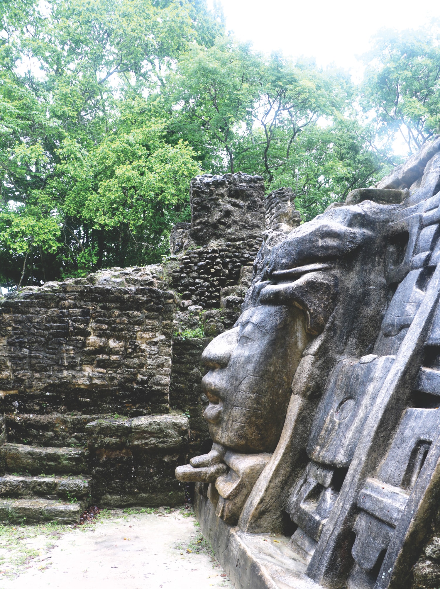 Maya Ruine mit Gesicht