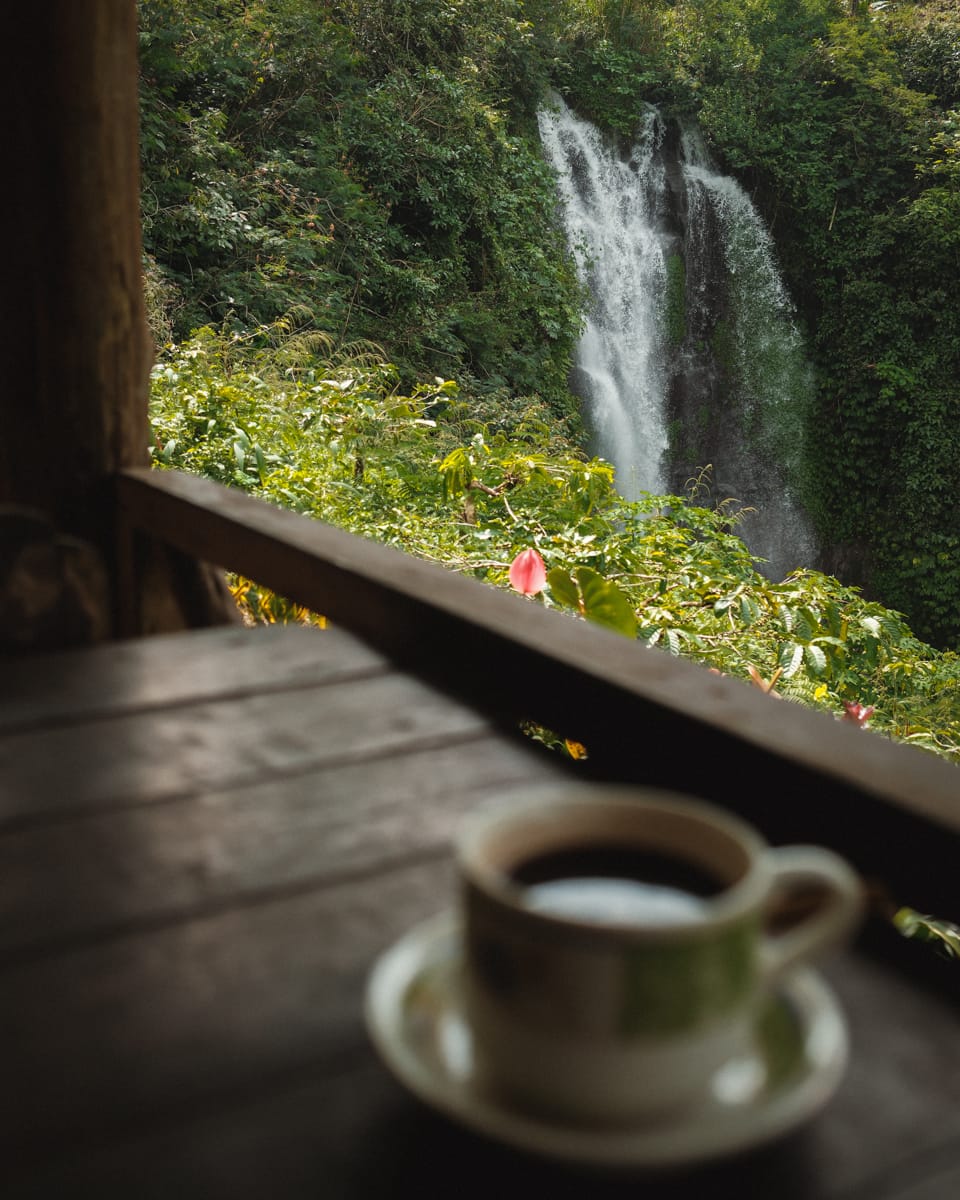 Cafe am Golden Valley Wasserfall in Munduk auf Bali