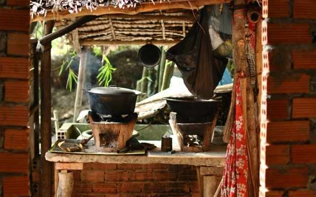 Küche von vietnamesischer Familie im Mekong Delta
