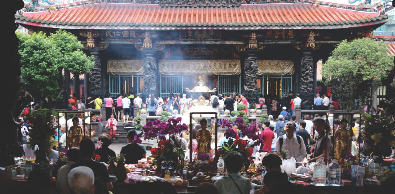 Gebet im Longshan Tempel in Taipei