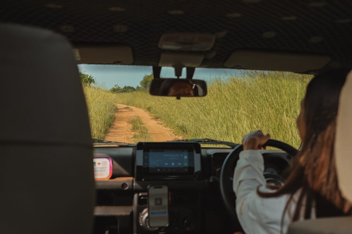 Uganda Nomads - Carplay im Suzuki Jimny