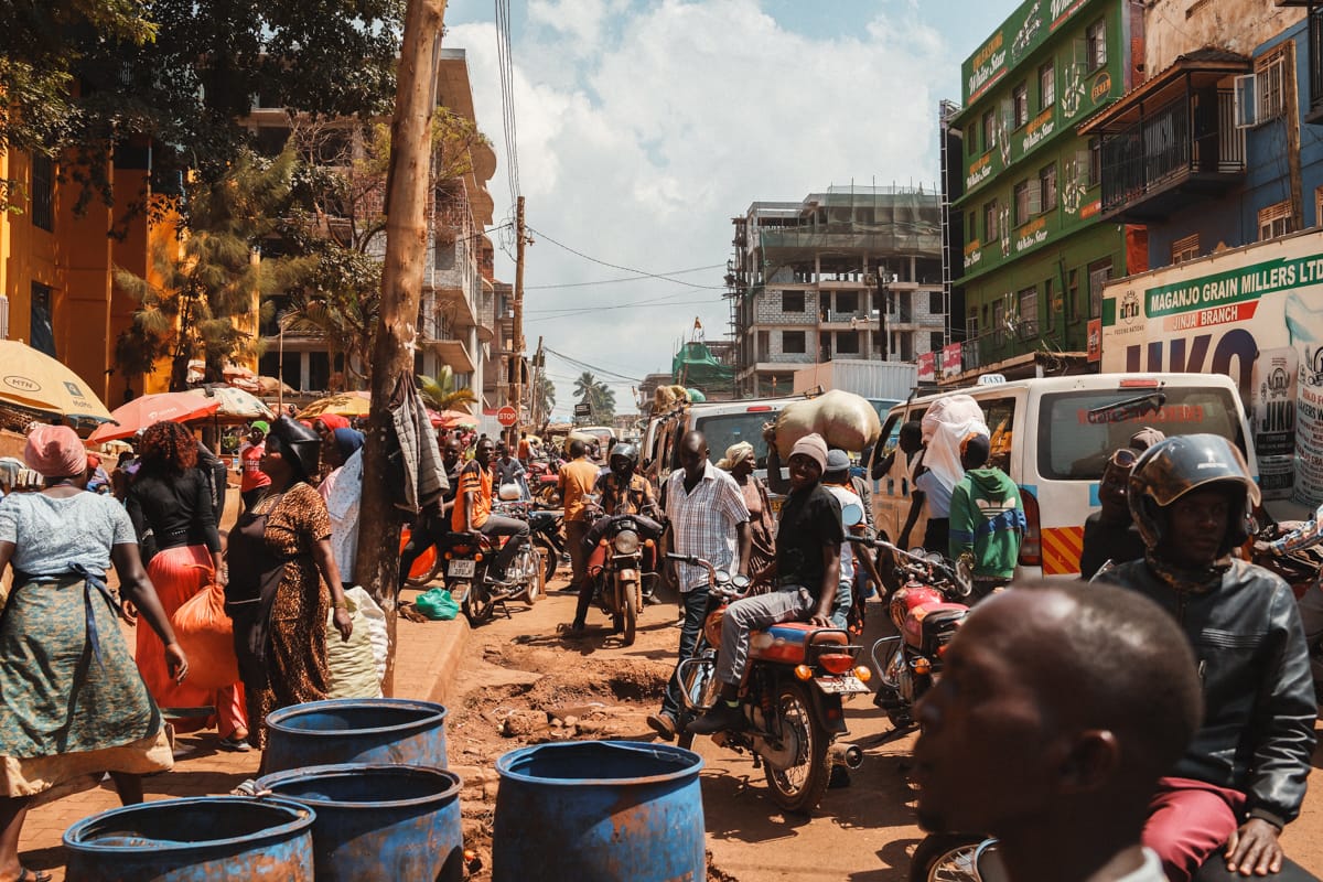 Uganda Nomads - Lebendige Straßen in der Stadt in Jinja