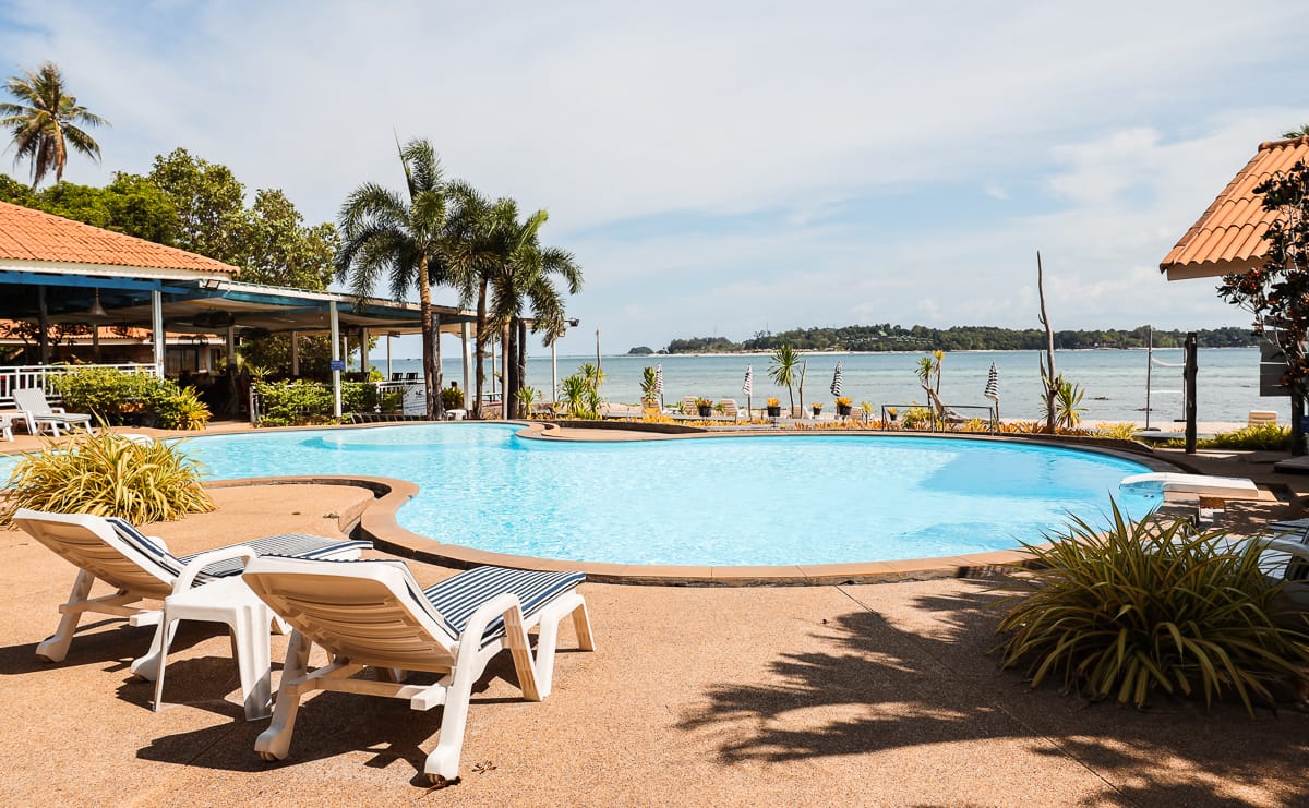 Thailand - Unterkunft auf Koh Adang - Pool des Adang Island Resort