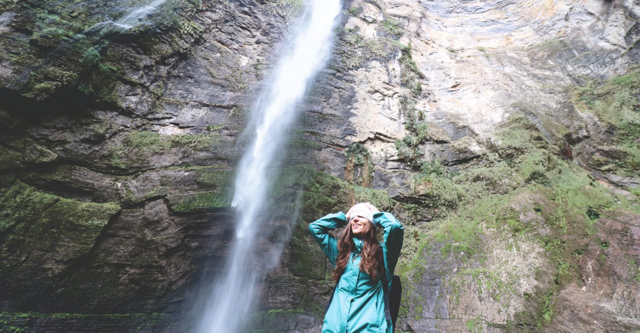 Vor dem Gocta Wasserfall